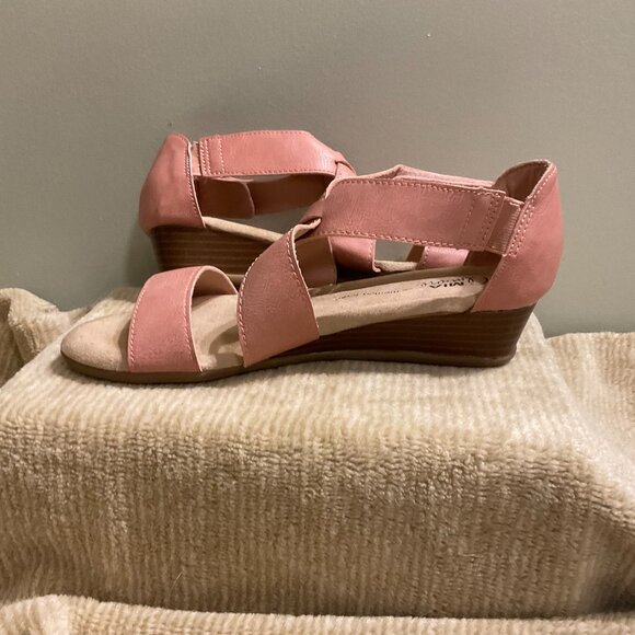 Mia Amore Wedge Sandals - Size 7 Shoes - Picture 5 of 6